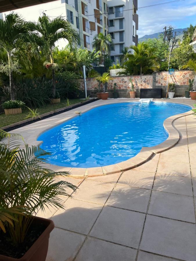 סיינט דניס Studio Cosy Avec Piscine Dans Une Villa מראה חיצוני תמונה