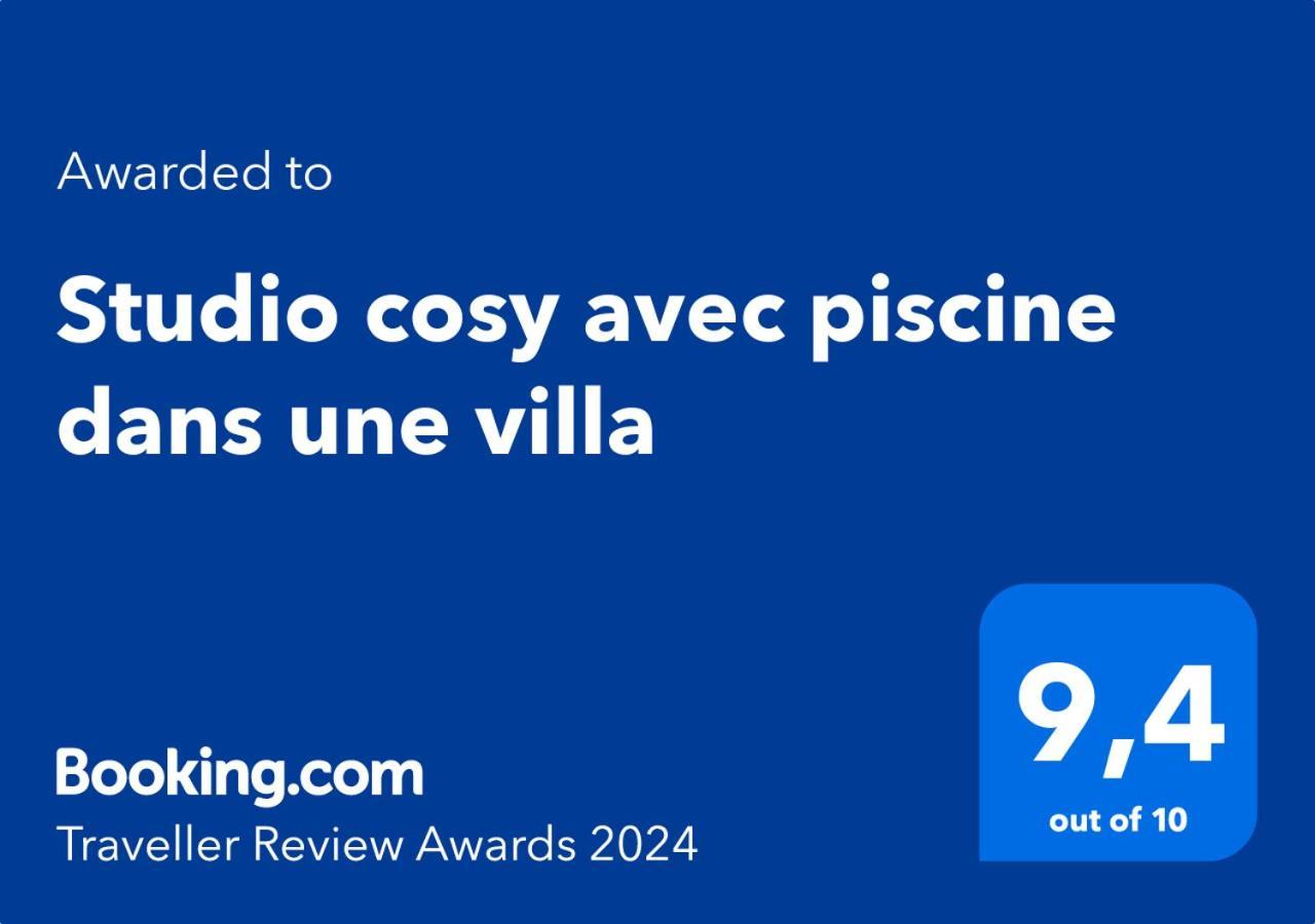 סיינט דניס Studio Cosy Avec Piscine Dans Une Villa מראה חיצוני תמונה
