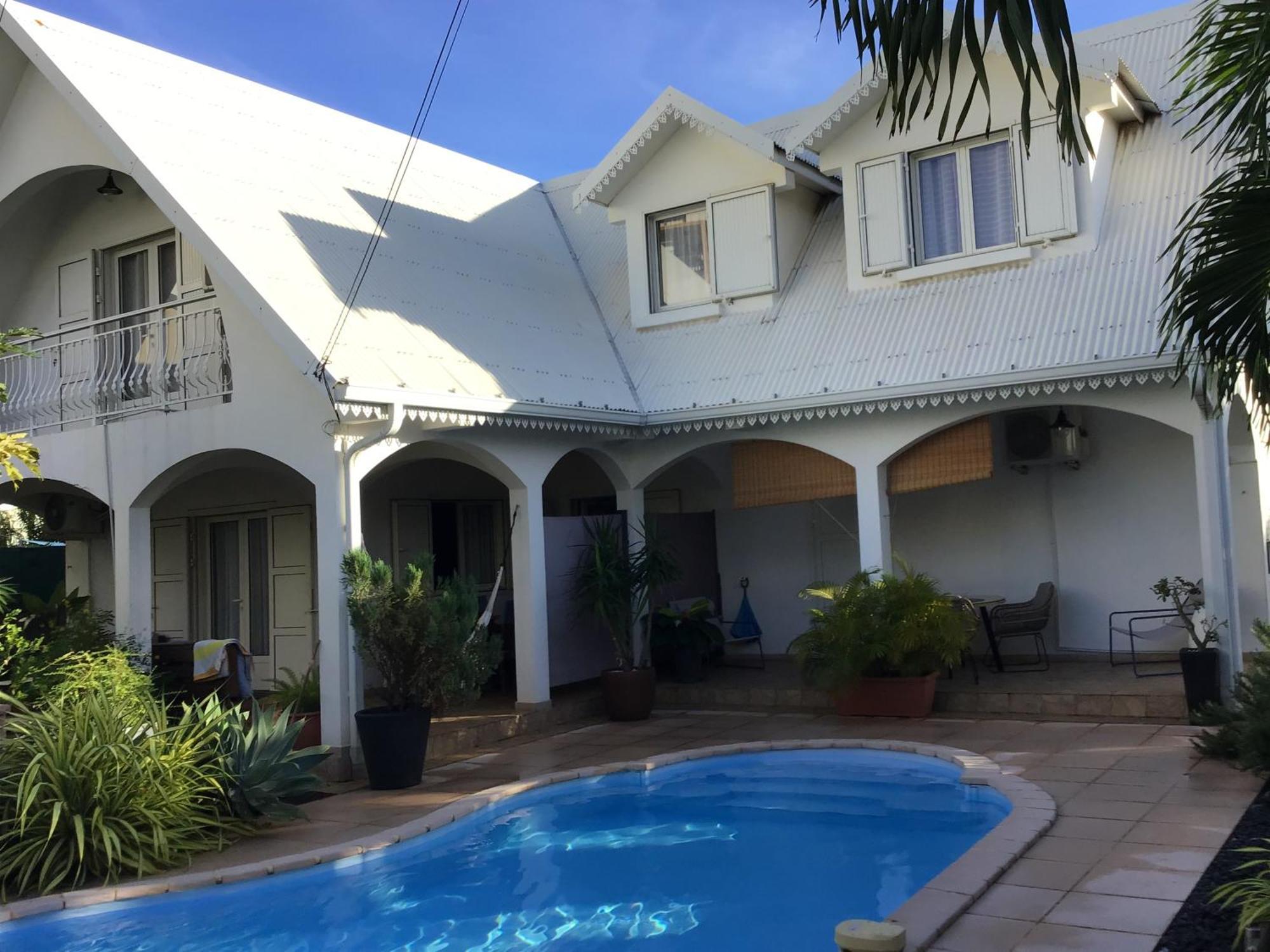 סיינט דניס Studio Cosy Avec Piscine Dans Une Villa מראה חיצוני תמונה