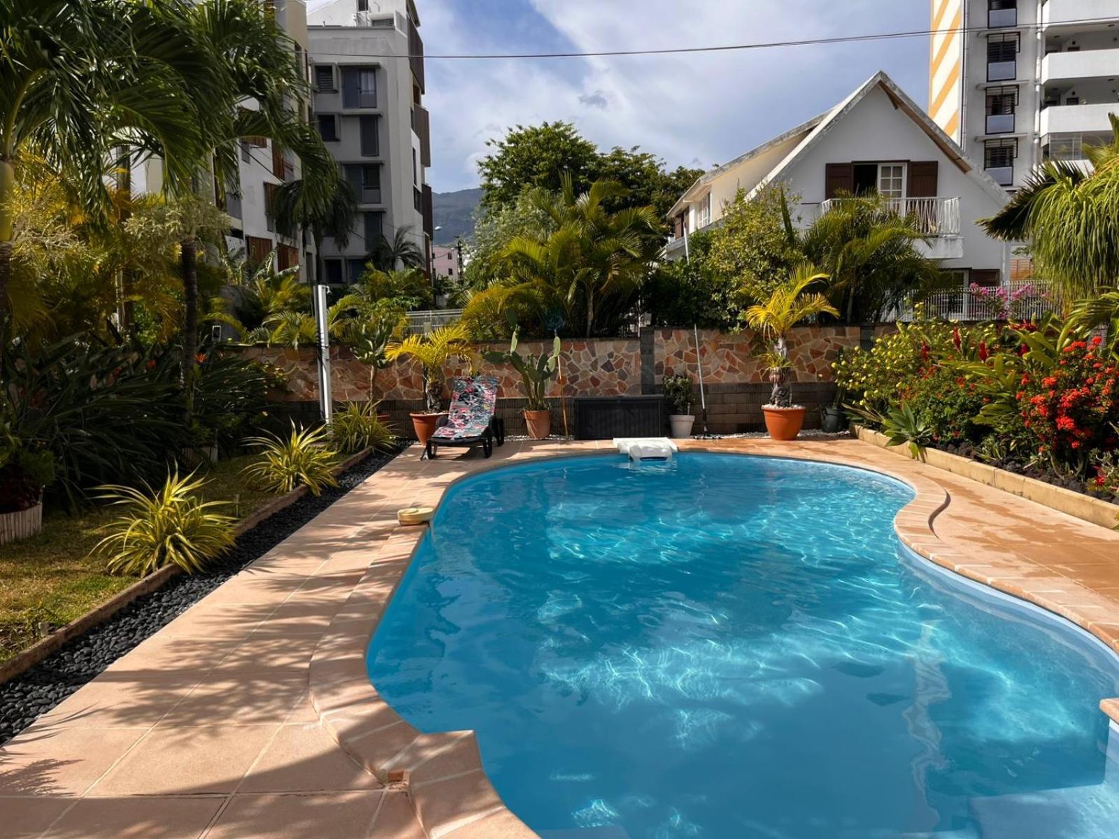 סיינט דניס Studio Cosy Avec Piscine Dans Une Villa מראה חיצוני תמונה